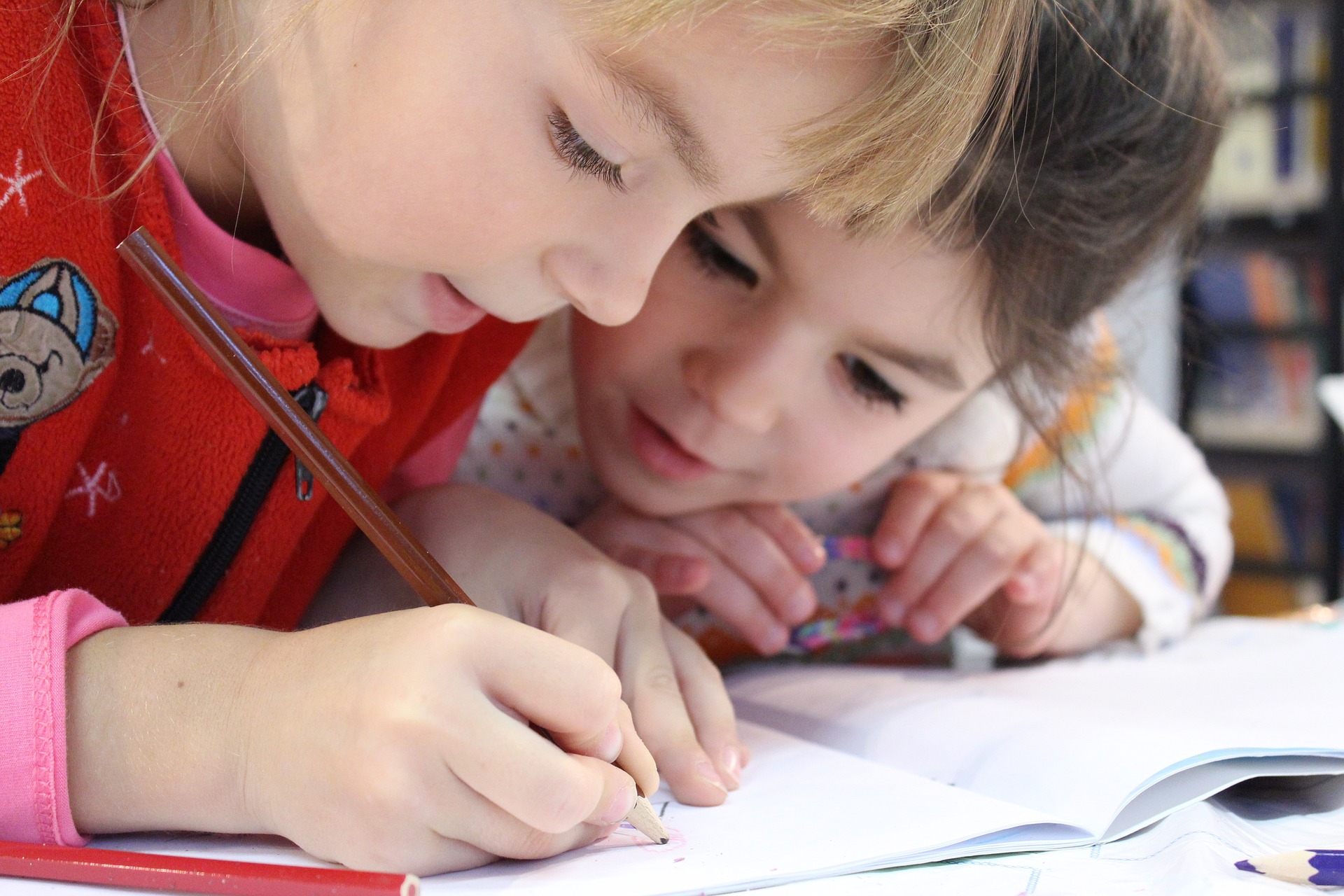 enfantEcriture enfants qui écrievent